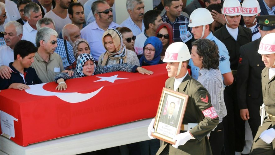 Funérailles d'une victime après le putsch manqué en Turquie, le 17 juillet 2016 à Ankara