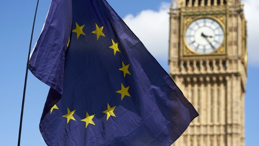 Un drapeau européen devant Big Ben à Londres, le 2 juillet 2016