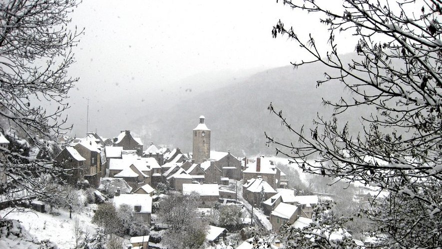 Le village de Saint-Chély d'Aubrac sous 20 cm de neige.