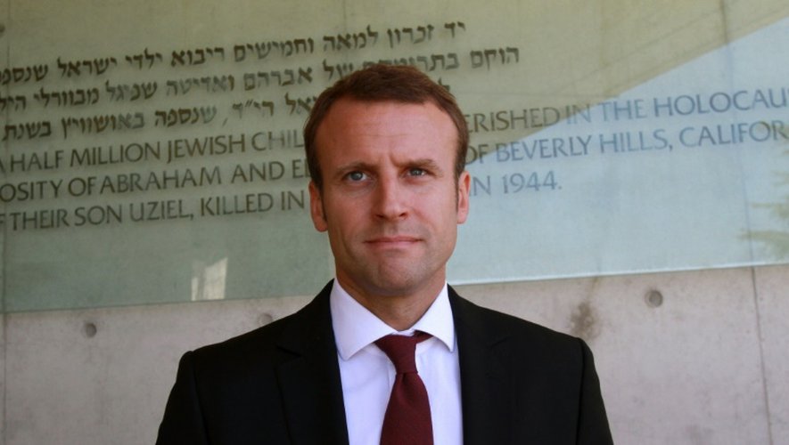 Le ministre français de l'Economie Emmanuel Macron à sa sortie du musée du Yad Vashem à Jérusalem, le 6 septembre 2015