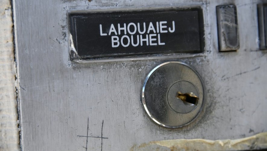 Le nom de Lahouaiej Bouhel à l'entrée de son domicile le 16 juillet 2016 à Nice