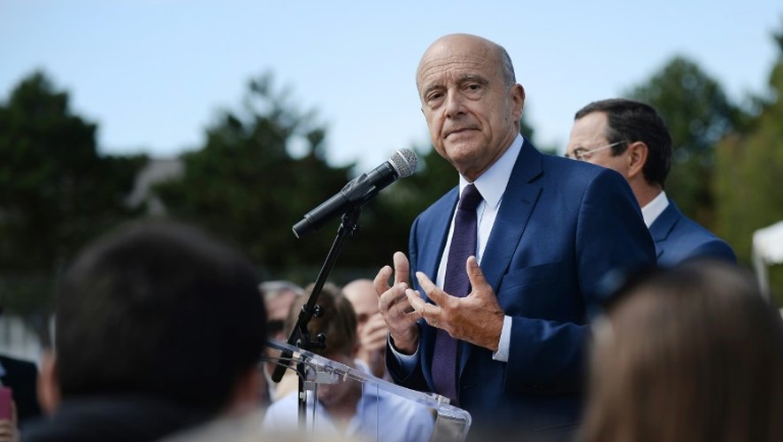 Alain Juppé prononce un discours lors d'une réunion du parti Les Républicains à La Baule, le 5 septembre 2015