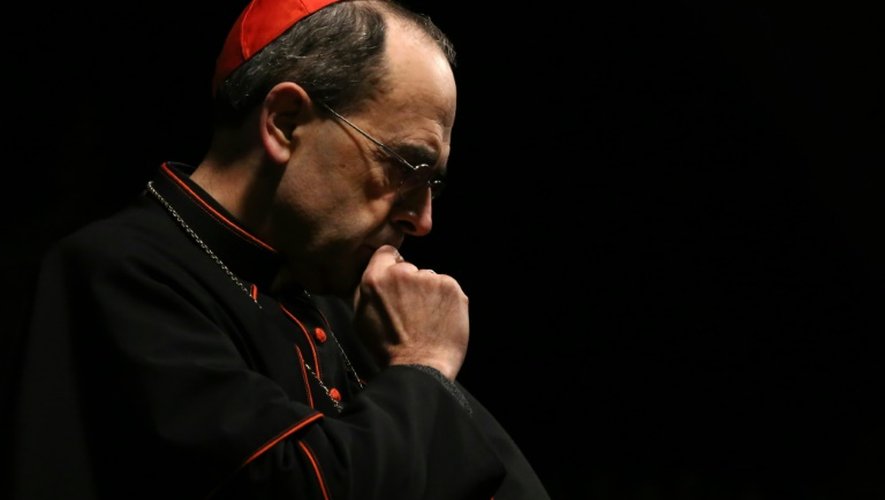 L'archevêque de Lyon, le cardinal Philippe Barbarin, lors d'une prière à l'église Saint-Joseph, à Erbil en Irak, le 6 décembre 2014