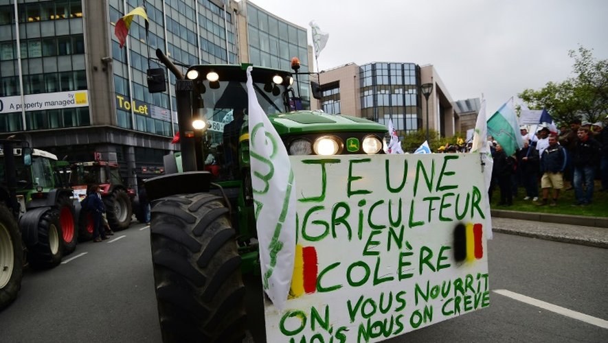 Des agriculteurs européens en tracteur manifestent, le 7 septembre 2015 à Bruxelles