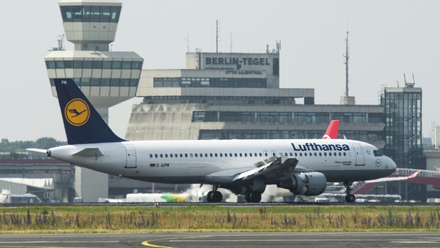 Un avion de la Lufthansa le 25 juin 2015 à l'aéroport Tegel à Berlin