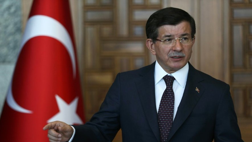 Le Premier ministre islamo-conservateur turc Ahmet Davutoglu à Ankara le 24 juillet 2015