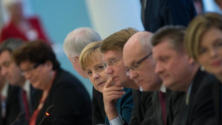 La chancelière allemande Angela Merkel parmi les négociateurs d'une coalition entre conservateurs et sociaux-démocrates, le 21 novembre à Berlin
