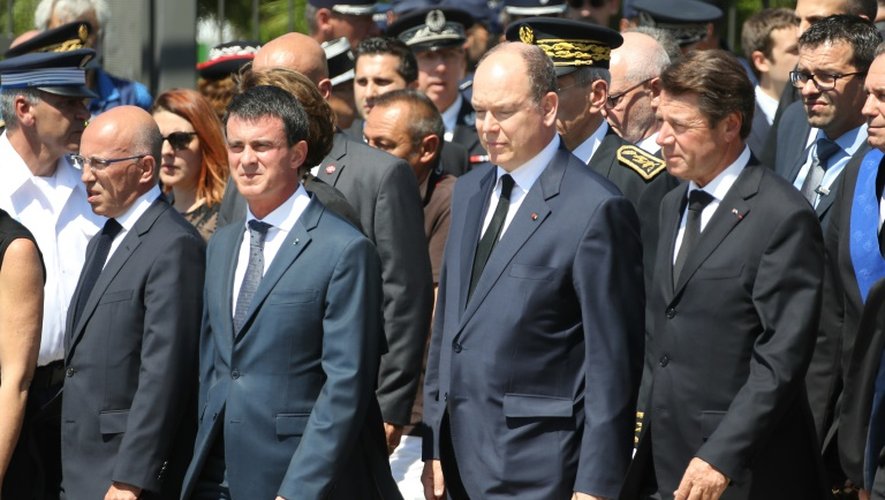 Eric Ciotti, Manuel Valls, le prince Albert II de  Monaco, et Christian Estrosi à leur arrivée pour la minute de silence le 18 juillet 2016 à Nice