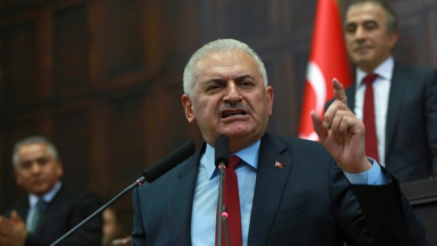 Le Premier ministre turc Binali Yildirim s'exprime devant les membres de son parti AK le 19 juillet 2016 à Ankara