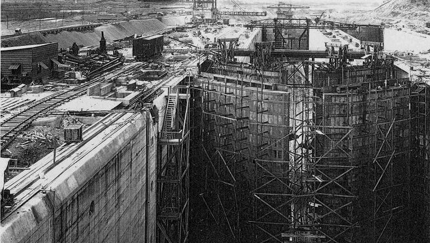 Photo d'archive fournie par la Commission du canal de Panama du 6 juillet 1913 montrant le canal en construction