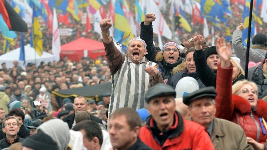 Des manifestants pro-européens à Kiev, le 24 novembre 2013