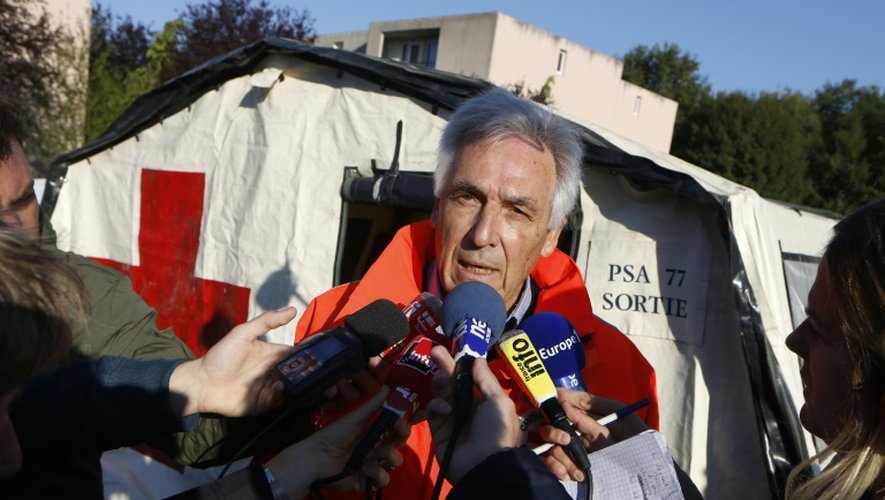 Le président de la Croix Rouge française Jacques Eledjam le 9 septembre 2015 à  Champagne-sur-Seine où des tentes sont installées pour l'accueil des réfugiés