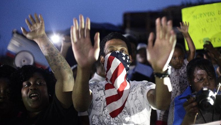 Manifestation après la mort d'un jeune Noir tué par un policier, le 15 août 2014 à Ferguson dans le Missouri