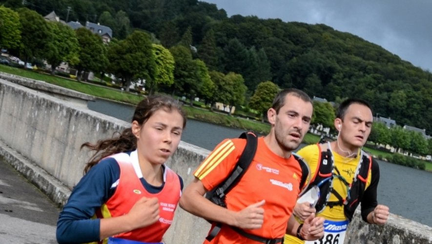 Chez les féminines, Elodie Galinier (ici à gauche) s'impose sur le parcours de 24 km. Aurélie Izard et Clarisse Chevalieras s'imposent respectivement sur le 10 et le 34 km.