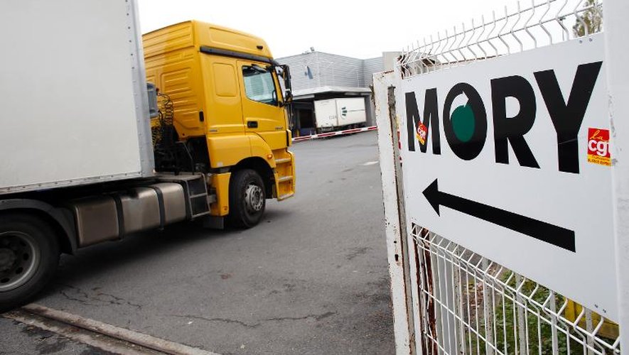Arrivée d'un camion à l'entrepôt de Mory-Ducros à Gonesse, près de Paris, le 22 novembre 2013