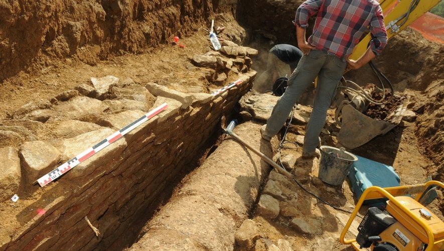En dégageant l’aqueduc romain sur plus de 70 mètres, les archéologues œuvrent là sur un chantier « exceptionnel ».