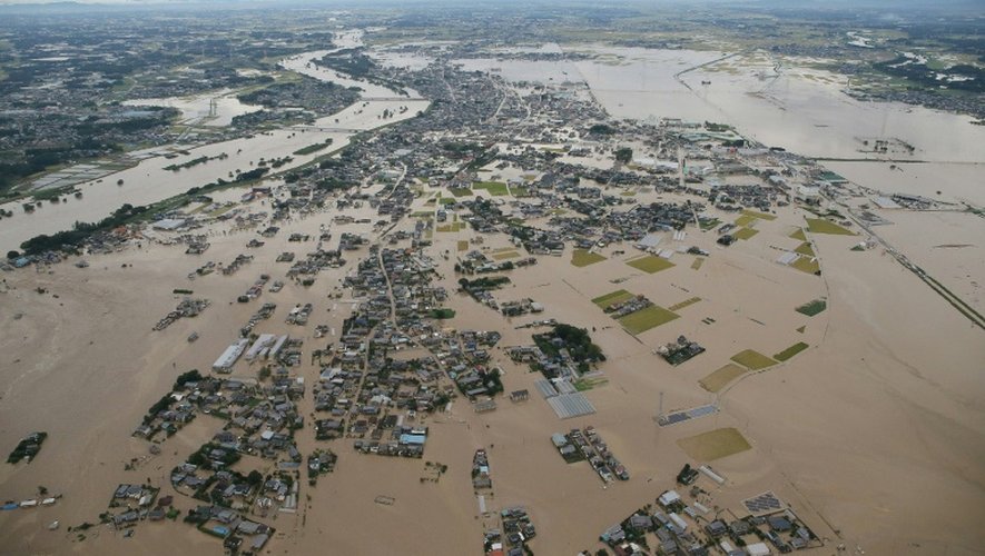 Inondations à Joso, une ville de 65.000 habitants brusquement envahie par les eaux d'une rivière en furie, le 10 septembre 2015, au nord-est de Tokyo, au Japon