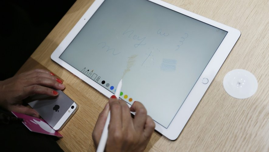 L'iPad Pro avec stylet présenté par Apple, le 9 septembre 2015 à San Francisco