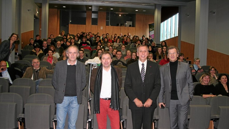 Hier à la CCI de Rodez, les OTSI et syndicats d’initiative accueillis par Jean-Claude Luche, Michel Wolkowitsky, Jean-Michel Cosson (Rodez) et Benoît Decron (Musée Soulages).