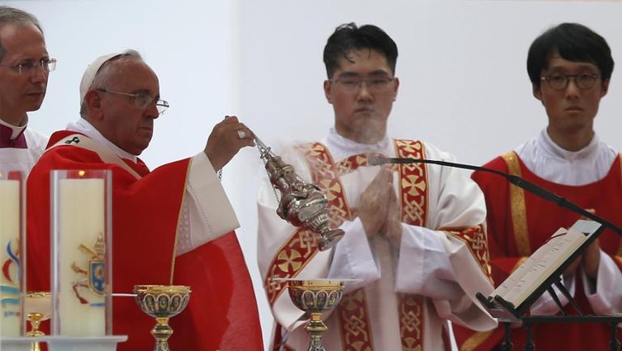 Le pape François béatifie samedi 16 août 2014, 124 catholiques sud-coréens en présence de centaines de milliers de fidèles rassemblés sur la place Gwanghwamun