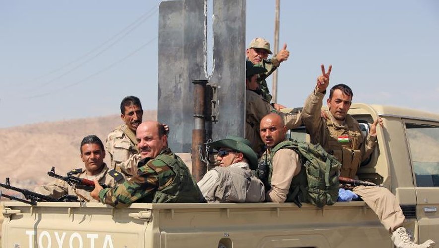 Des combattants peshmerga font route vers Mossoul le 17 août 2014