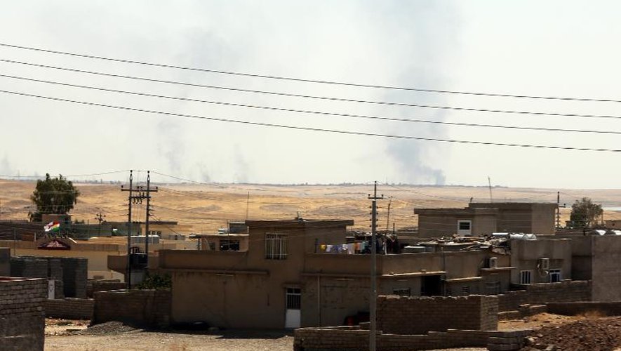 De la fumée s'élève le 17 août 2014 au dessus de la ville de Mossoul