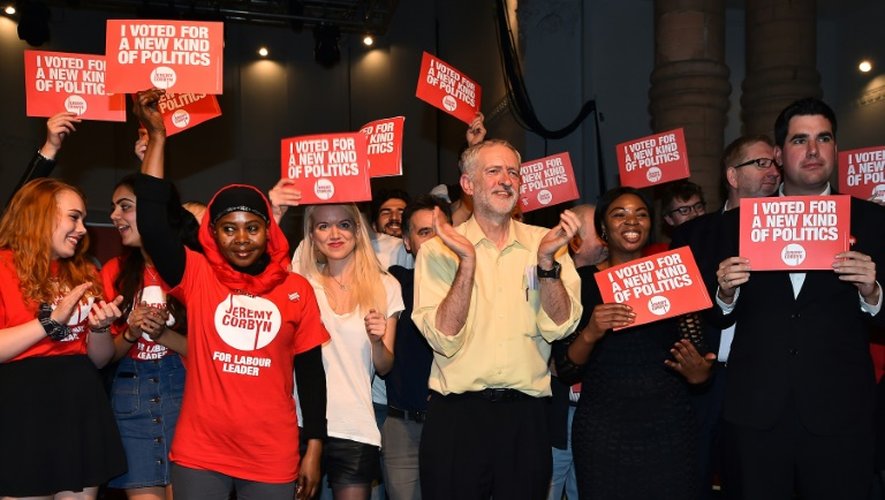 Partisans du candidat à la tête du parti travailliste Jeremy Corbin (c) lors d'une réunion à Londres, le 11 septembre 2015