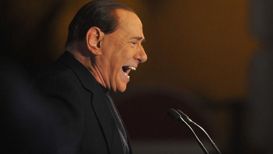 L'ex-Premier ministre italien Silvio Berlusconi devant sa résidence personnelle à Rome, le 27 novembre 2013