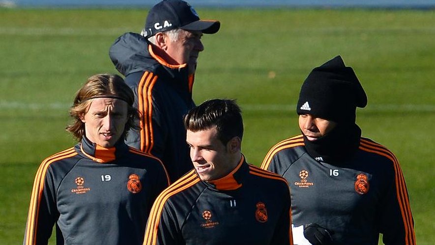 Les joueurs du Real Luka Modric (g), Gareth Bale (c) et Casemiro, à l'entraînement le 26 novembre 2013 à Madrid