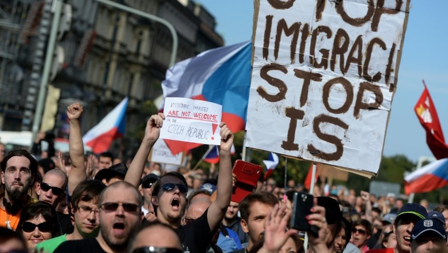 Des manifestants réclament un contrôle de l'immigration à Prague le 12 septembre 2015