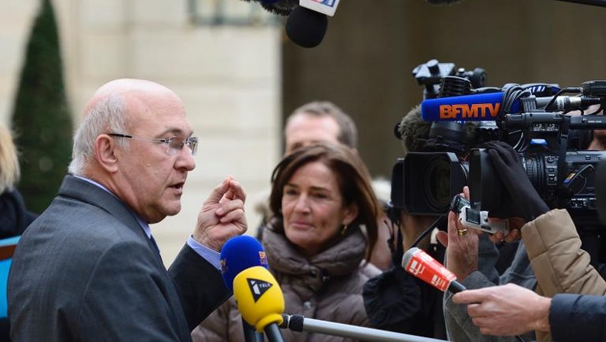 Michel Sapin, ministre du Travail, fait une déclaration à la presse, le 27 novembre 2013 à l'Elysée, à Paris