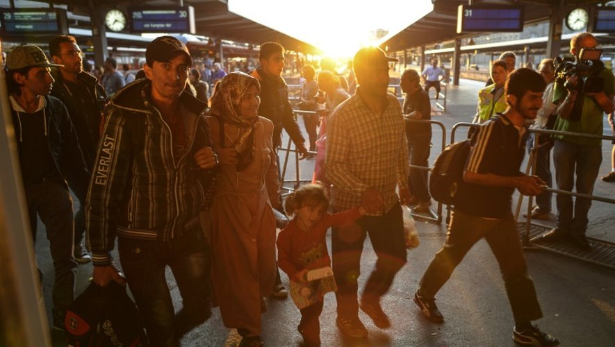 Des migrants arrivent en gare de Munich le 12 septembre 2015