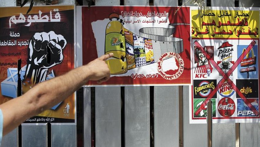 Une affiche placardée le 12 août 2014 dans Jérusalem-Est à majorité arabe, appelant au boycott des produits israéliens