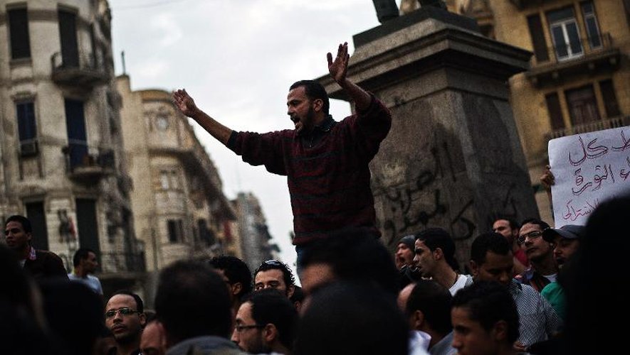 Des manifestants au Caire contre le pouvoir des militaires, le 27 novembre 2013