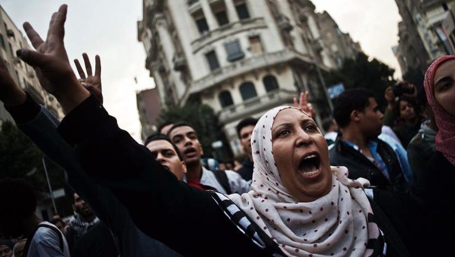 Des manifestants au Caire contre le pouvoir des militaires, le 27 novembre 2013