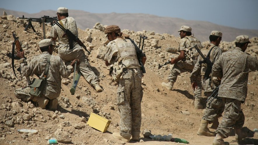 Des soldats des forces yéménites pro-gouvernementales dans la province de Marib au centre du Yémen, le 12 septembre 2015
