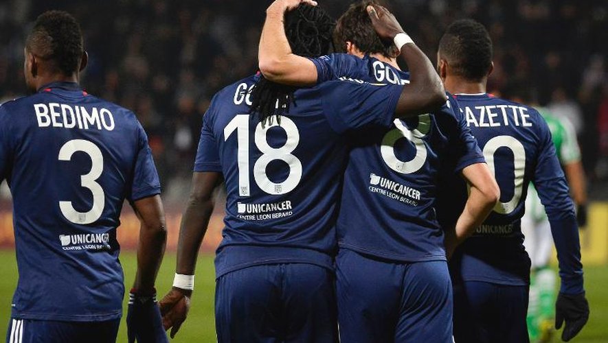Les Lyonnais célèbrent le but marqué contre le Bétis Séville le 28 novembre 2013 au stade Gerland de Lyon