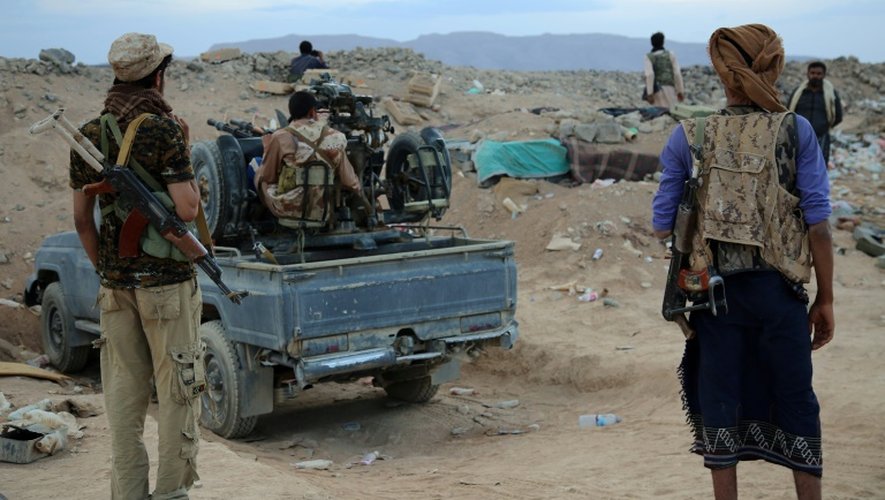Des soldats des forces yéménites pro-gouvernementales dans la province de Marib au centre du Yémen, le 12 septembre 2015