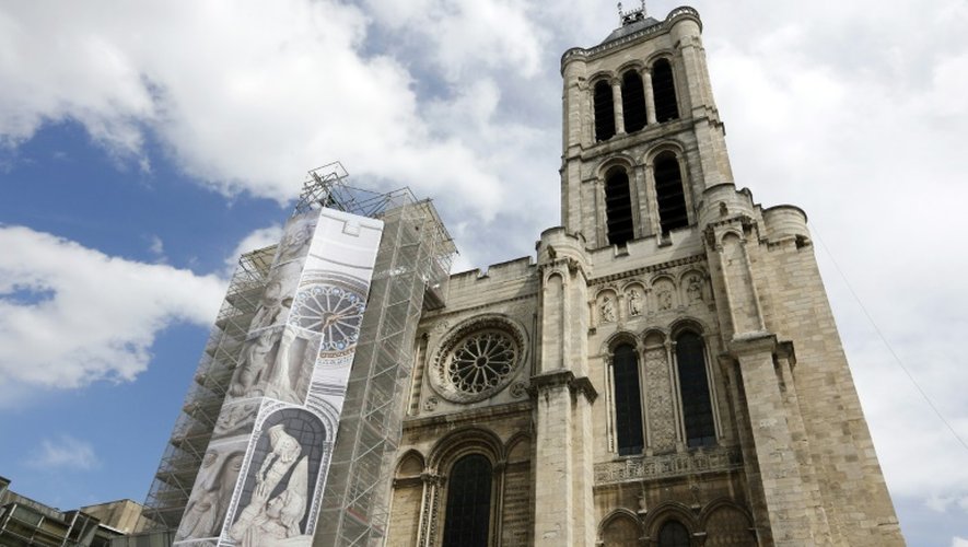 La Basilique Saint-Denis en travaux le 9 mai 2013, à Saint-Denis près de Paris