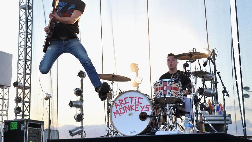 Adolescents survoltés transformés en bêtes de scène, les Arctic Monkeys ont reçu un déluge d'éloges pour leur nouvel album AM: ici photo d'archives d'Alex Turner le 23 juin 2012 à Atlantic City dans le New Jersey