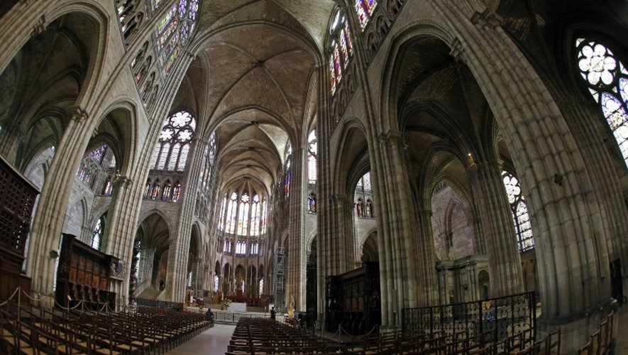 L'intérieur de la Basilique Saint-Denis le 9 mai 2013, à Saint-Denis près de Paris