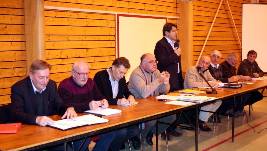 Les maires des sept communes restantes du Pays baraquevillois ont convié  l’ensemble des membres des conseils municipaux pour faire le point sur le dossier, épineux, de la communauté de communes.
