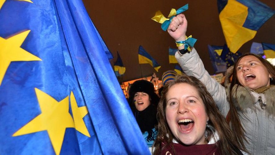 Manifestation d'étudiants pro-Européens, le 28 novembre 2013, place de l'Indépendance à Kiev, en Ukraine