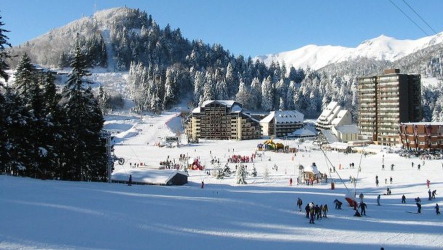 Avec 50 cm en haut des pistes et 35 en bas de la station, le Lioran attend les premiers skieurs ce week-end.