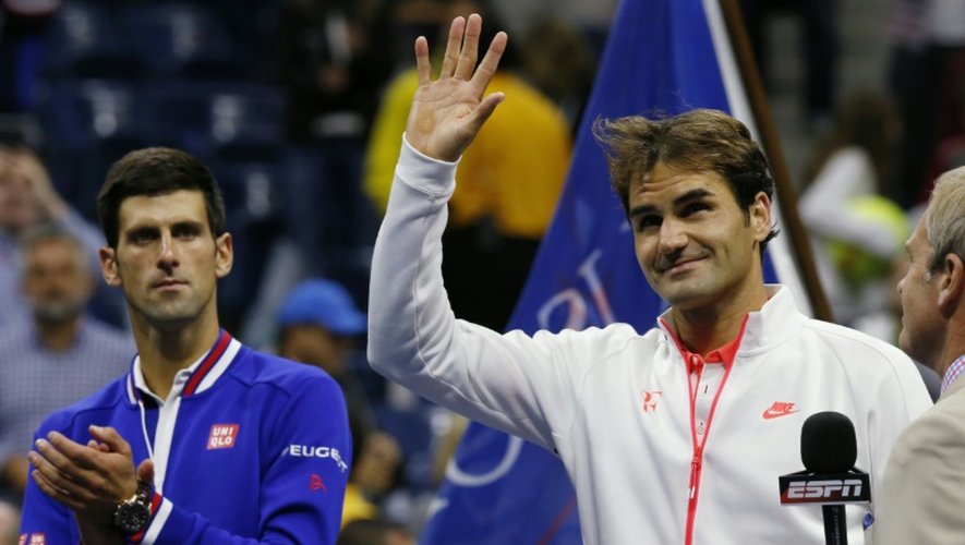 Novak Djokovic et Roger Federer à l'issue de la finale de l'US Open le 13 septembre 2015 à New York