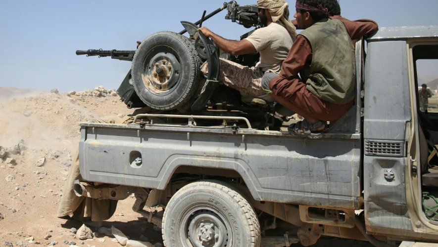 Des soldats des forces pro-gouvernementales yéménites, appuyées par une coalition pro-arabe dans la province de Marib, à l'est de Sanaa, le 13 septembre 2015