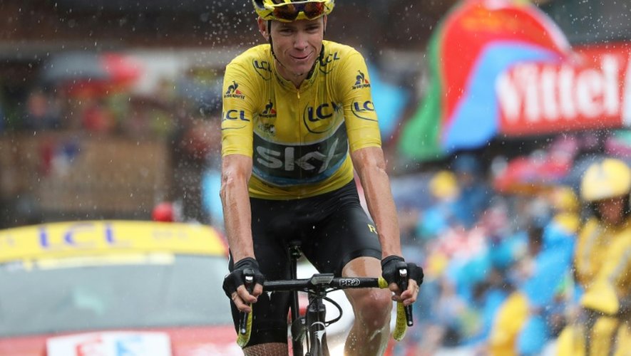 Le Britannique Chris Froome (Sky) franchit la ligne d'arrivée de la 20e étape du Tour de France 2016, à Morzine-Avoriaz dans les Alpes, le 23 juillet 2016