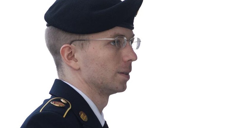 Le soldat américain Manning se rend devant la cour martiale le 21 août 2013 lors de son procès à Fort Meade dans le Maryland