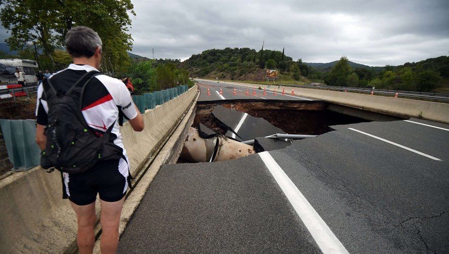De violents orages en Languedoc-Roussillon samedi ont provoqué d'énormes dégâts sur l'A75 reliant Montpellier à Clermont-Ferrand.