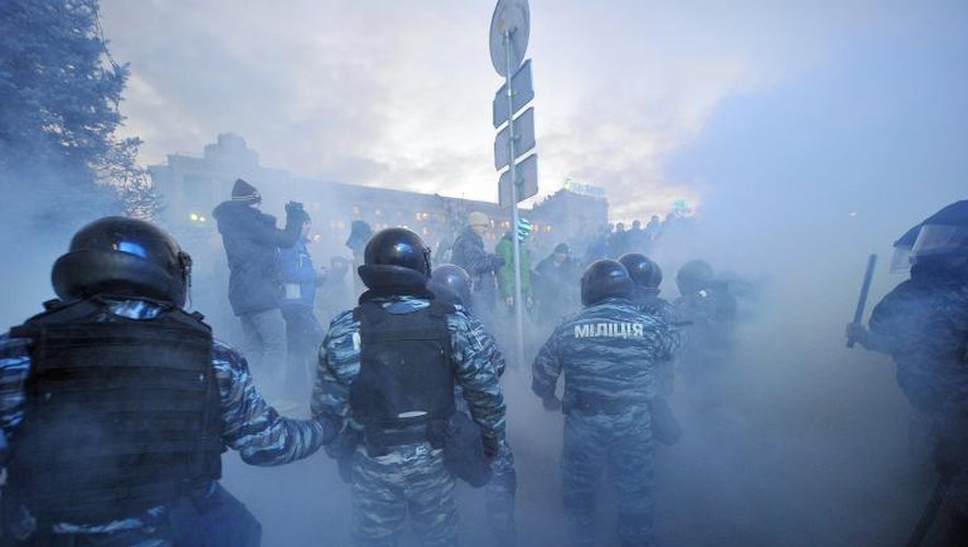 La police disperse les manifestants à Kiev le 29 novembre 2013